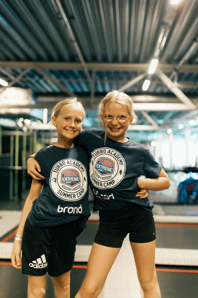 glada nöjda gäster